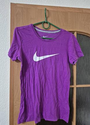 Спортивна футболка nike