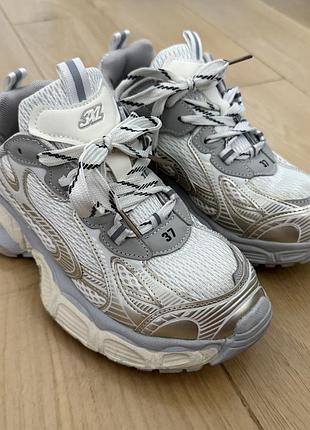 Кросівки 22.5см