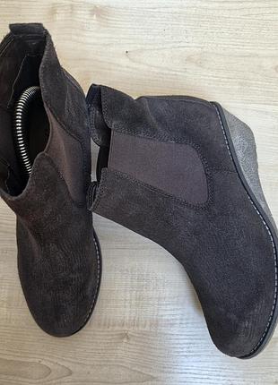 Стильні замшеві черевики челсі на танкетці george (fabulous footwear), р.6/39