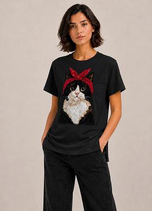 Женская футболка классическая плотная с разрезами и вышивкой кот солоха modna kazka mknk290626