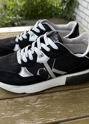 Calvin klein кросівки розміру 40-40.5