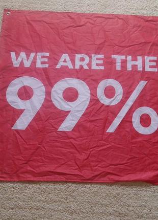 Красный флаг или баннер с надписью белыми большими буквами: «we are the 99%» («мы — это 99%»).80х80