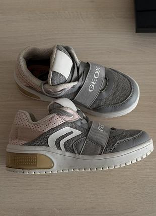 Кросівки geox шкіряні