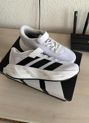 Нові кросівки adidas