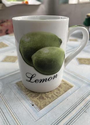 Чашка з лаймом лимоном
