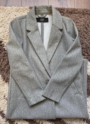 Нове пальто cropp 2
