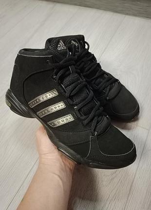 Кроссовки adidas