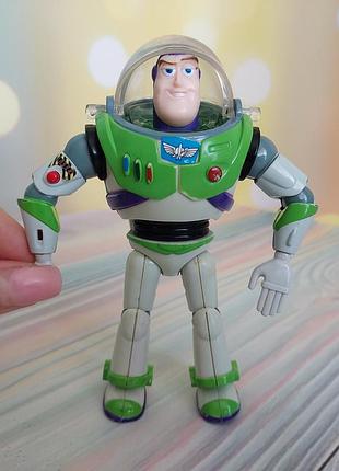 Фігурка базза лайтера з мультфільму студії pixar «історія іграшок» (toy story)