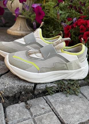Кросівки zara