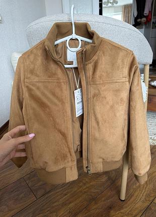 Утеплений бомбер zara