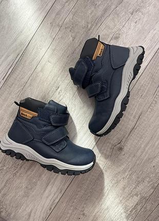 Сині дитячі зимові черевики bench winterboots з технологією bench.tex та зручними подвійними застібками-липучками.