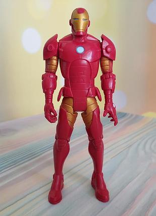 Фигурка супергероя железного человека (iron man) от производителя hasbro