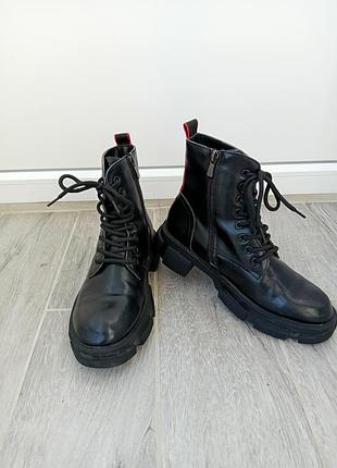 Ботинки демисезонные 39 г. экокожа, на флисовой подкладке