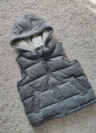 Фирменная теплая демисезонная жилетка old navy р.86-92 см