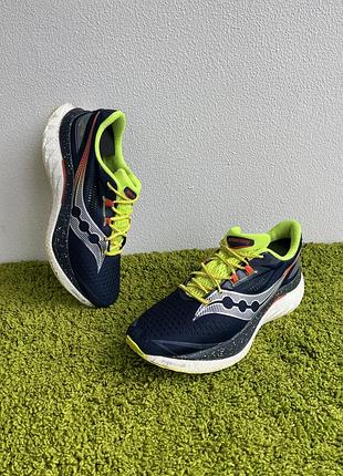 Бігові спортивні кросівки saucony