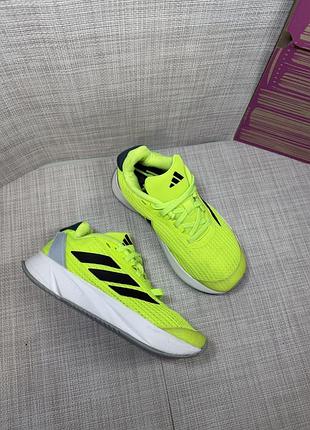Оригінальні кросівки дитячі adidas
