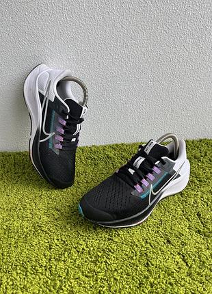 Кросівки жіночі nike