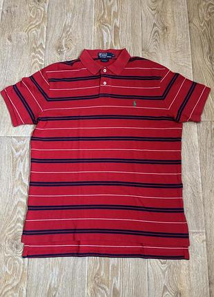 Червона футболка поло в горизонтальну смужку від бренду polo ralph lauren із фірмовою вишивкою логотипу на грудях