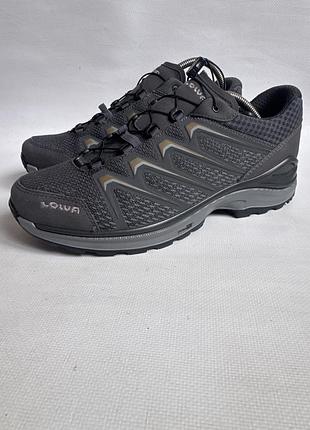 Трекінгові кросівки lowa gore tex