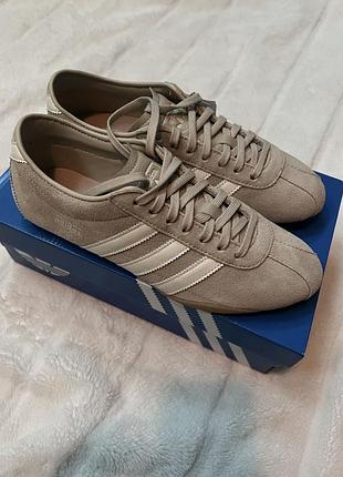 Коросівки adidas повністю нові