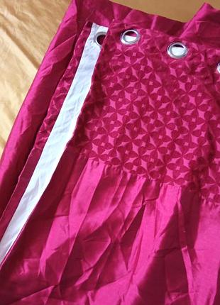 Большая штора на люверсах вишневая
