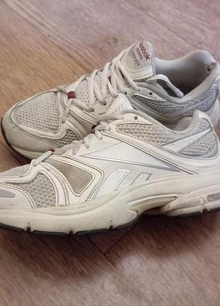 Женские белые кроссовки reebok premier road plus vi (размер 38 / 24.5 см).