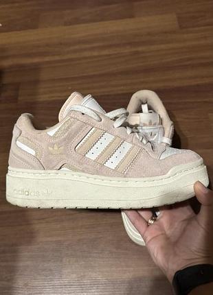 Жіночі кросівки adidas