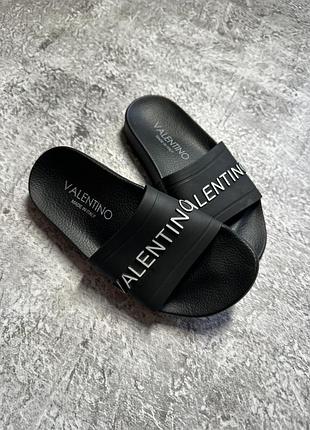 Чорні шльопанці valentino