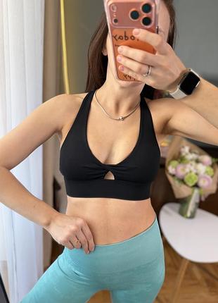 Чорний спортивний топ fabletics 3
