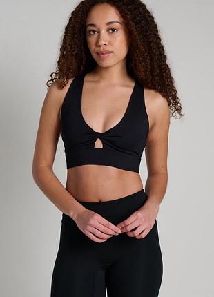 Чорний спортивний топ fabletics 9