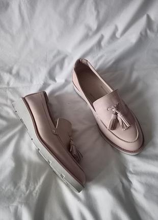 Бежеві шкіряні лофери marks and spencer 41
