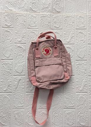Компактний рожевий міні-рюкзак fjällräven kånken mini об'ємом 7 літрів