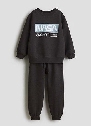 Дитячий темно-сірий графітовий костюм h&m nasa на флісі розмір 7-8 років (128 см)