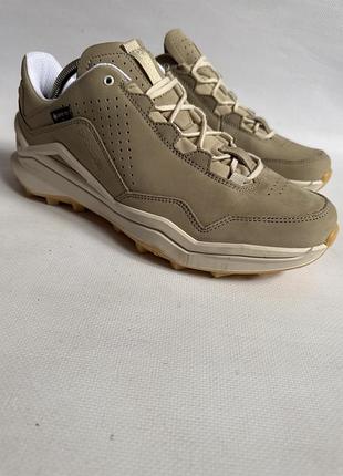 Шкіряні трекінгові кросівки lowa gore tex