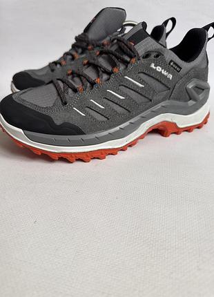 Трекінгові кросівки lowa gore tex