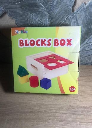Blocks box сортировка по форме: деревянная коробка с разноцветными фигурами предназначена для изучения геометрических форм и размеров.