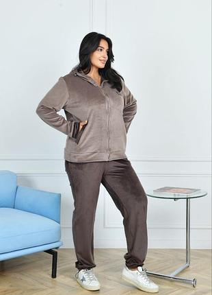 Костюм жіночий