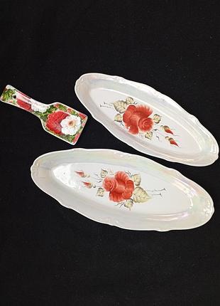 Фарфоровые селёдочницы с перламутровым блеском и розами.