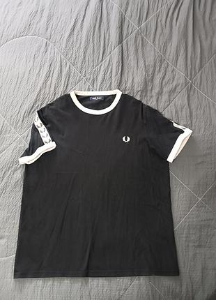 Футболка fred perry на лампасах