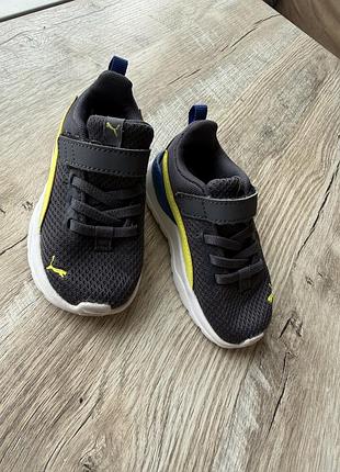 Кросівки для хлопчика puma, чорні з жовтим, 14 см устілка