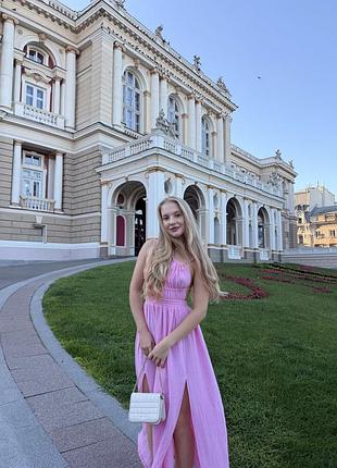Стильна рожева сукня жатка