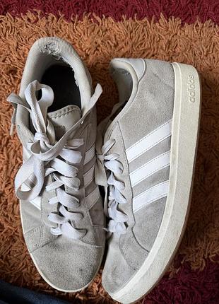 Кросівки чоловічі adidas сірі, розмір 45, замша