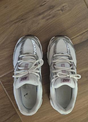 Кросівки жіночі nike air max moto 2k phantom/metallic silver/particle pink/tattoo