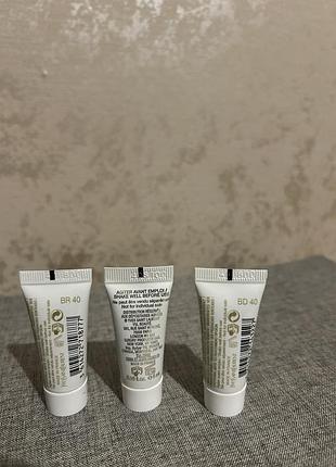 Тональна основа для обличчя з ефектом сяйва yves saint laurent touche eclat le teint