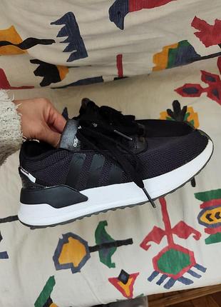 Кросівки adidas чорні