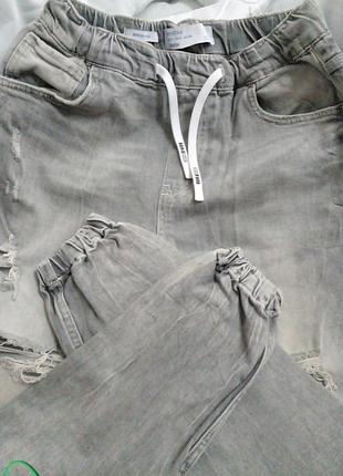 Серые джинсы bershka 5