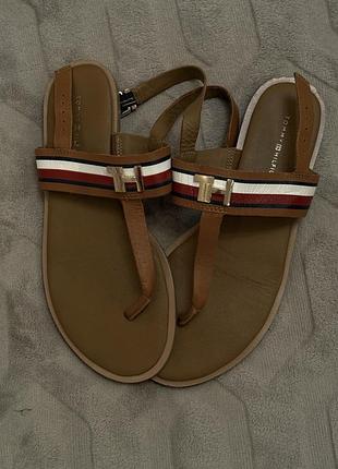 Жіночі босоніжки tommy hilfiger коричневі