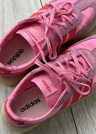Кросівки жіночі adidas barreda decode jr1217 рожеві з червоними смужками, 23 см