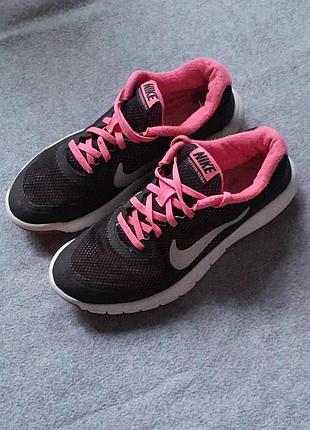 Кросівки жіночі nike чорні з рожевим