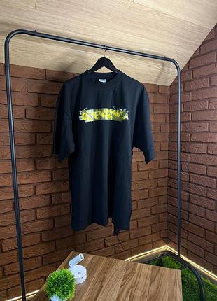 Футболка balenciata